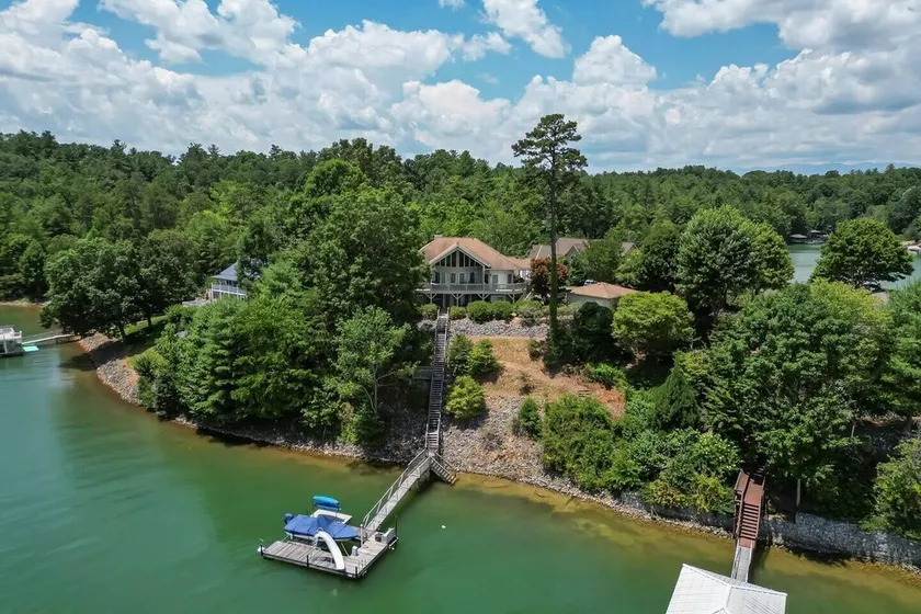 Secluded Waterfront: Private Dock & Trails - Image 1