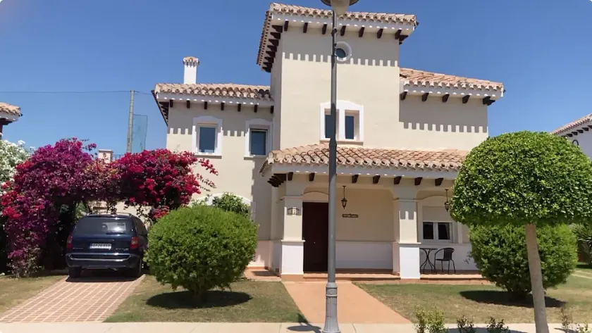 Villa de luxe avec piscine et jacuzzi, donnant sur le 18e fairway - Image 1