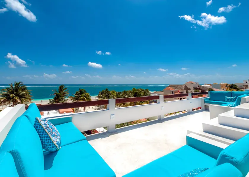 Spectacular ocean views from 3 floors of wide verandas - Image 1