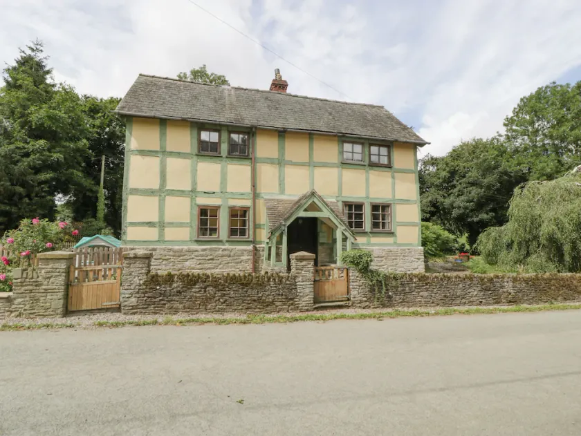 THE OLD RECTORY, pet friendly, with a garden in Presteigne - Image 1