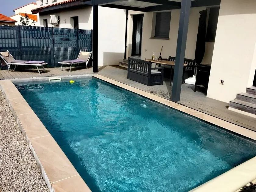 Villa Rascola Piscine 4 Stelle con piscina privata, Wi-Fi e aria condizionata - Image 1