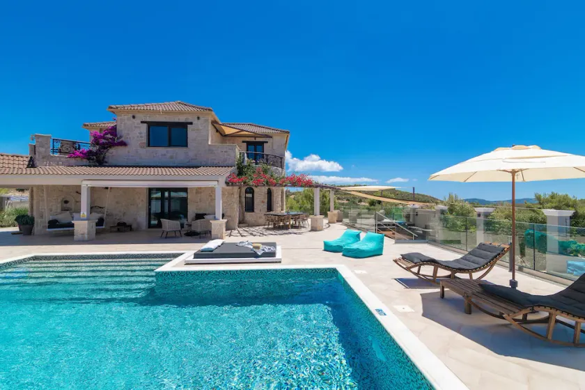 Private stone villa with heated pool & large outside area, set atop on hillside - Image 1
