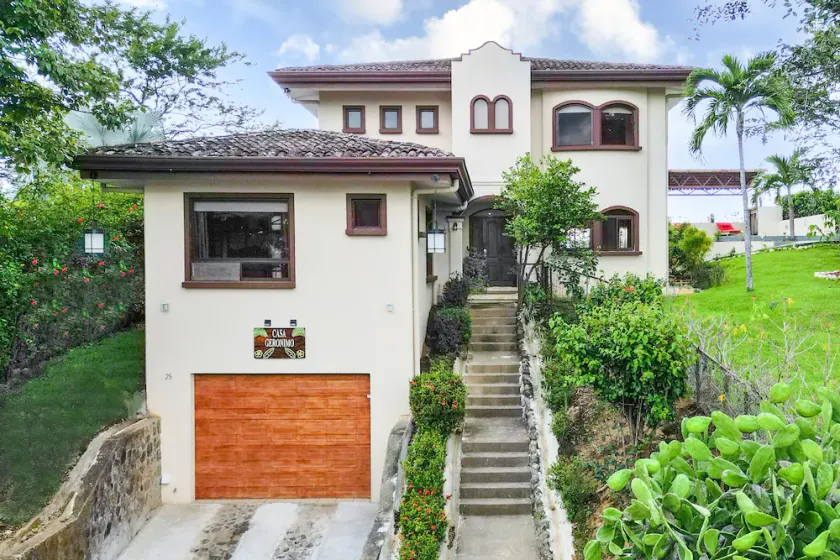 Lovely home near the beach with pool, balcony, mountain view, & full kitchen - Image 1