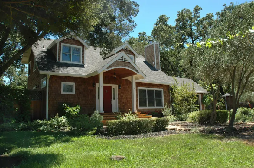 Weinberg, Pool & Remodeled Estate. Günstige Lage.  Langzeitmiete - Image 1