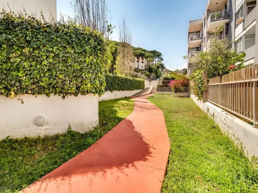 Ideal apartment for families 1km train and shops - Image 1