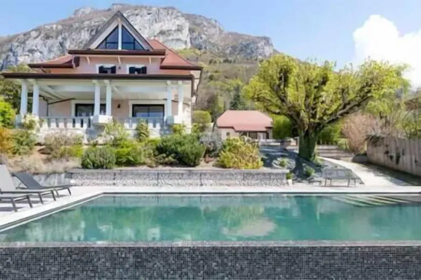 Villa Rose Du Lac - Five Bedroom Villa, Sleeps 10 - Image 1