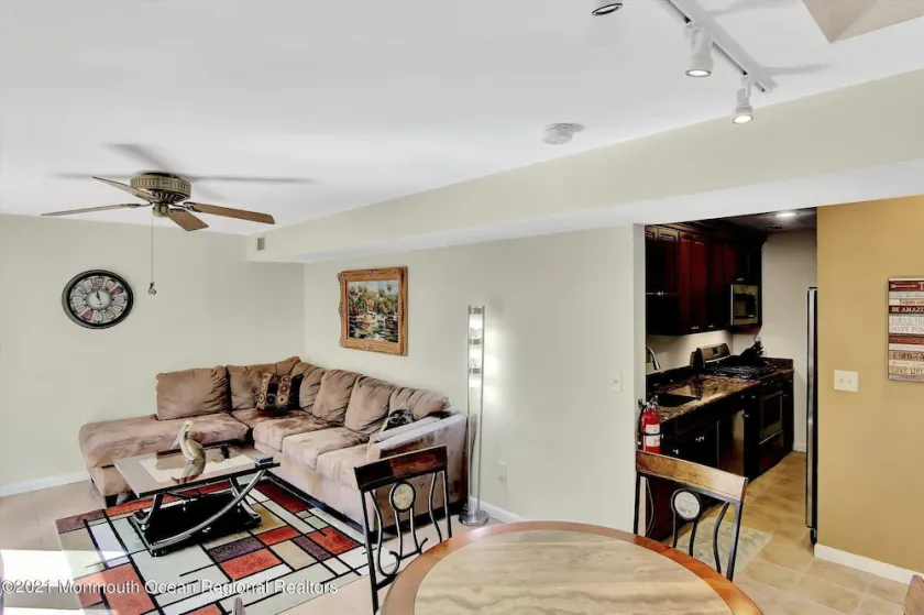 Beach Block Retreat w/Patio, Off Street Parking, Linens & Towels, Beach Gear - Image 1