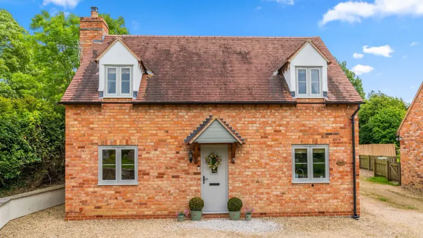 Orchard Cottage, Alderton - sleeps 6 guests  in 3 bedrooms - Image 1