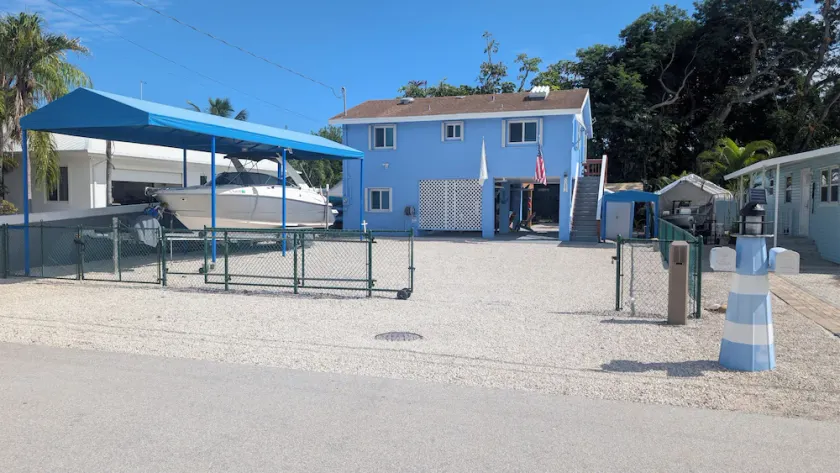 Sehr schöne 3-Zimmer-Haus mit großen Grundstück! Basketballplatz! Rv Hook Up - Image 1