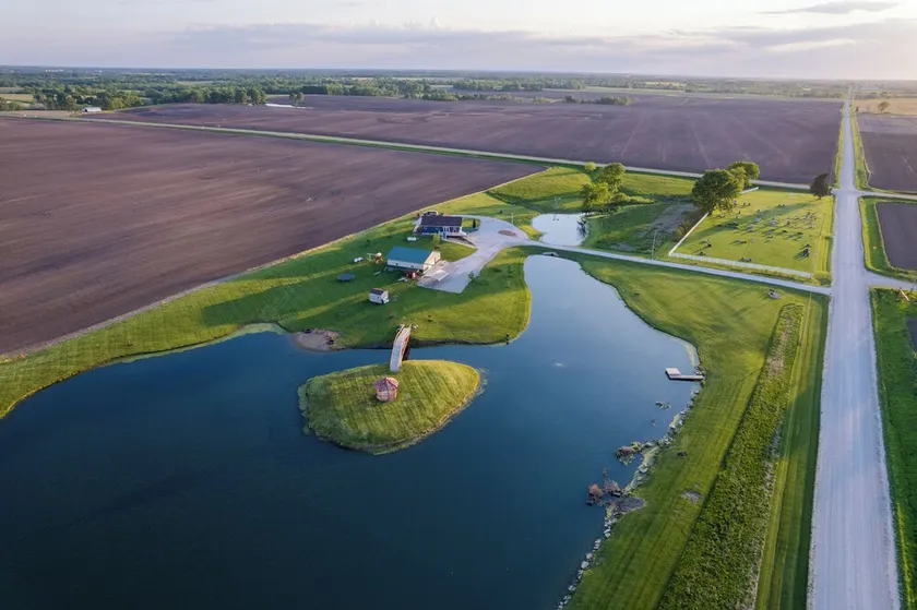 Quiet 3 bedroom house on 11 acres with 3 acre fully stocked private pond. - Image 1