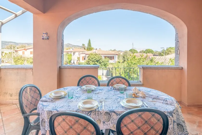 Appartement 'I Lecci' avec terrasse privée et balcon - Image 1