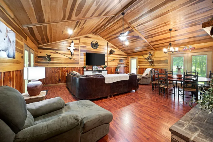 Kentucky Lake Retreat - Image 1
