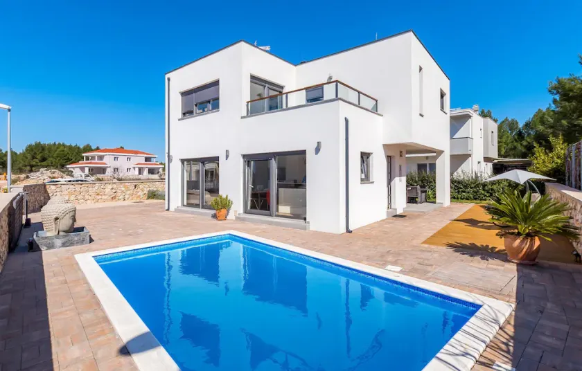 Awesome Home In Srima - Image 1
