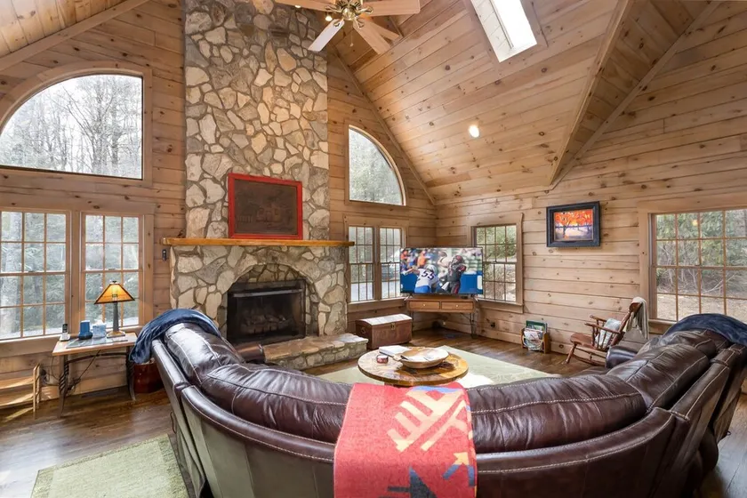 Authentic Log Cabin in Convenient Location - Image 1