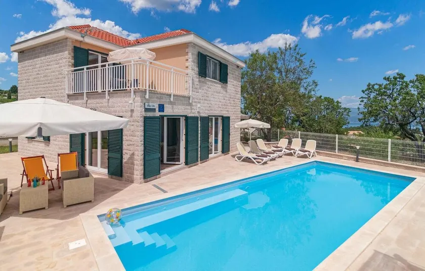 Awesome home in Postira - Image 1