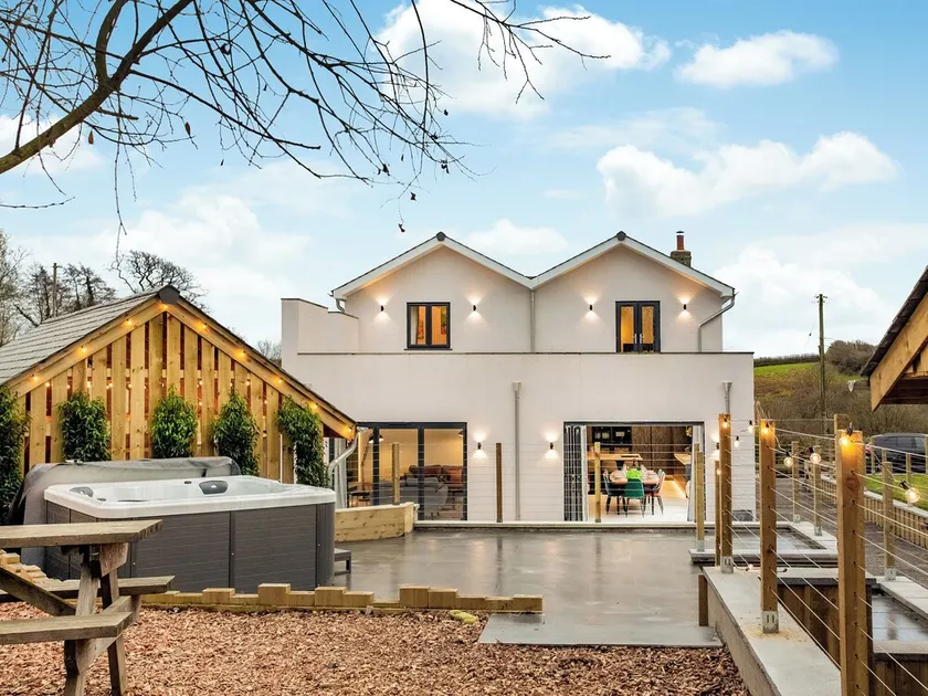 5 bedroom accommodation in Atherington, near Umberleigh - Image 1