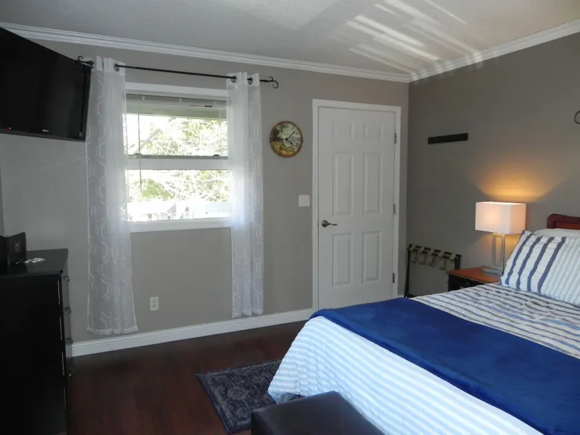 Apostle Is.'s gateway/next scenic marinas/fireplace/jacuzzi/corner w 4 windows - Image 1