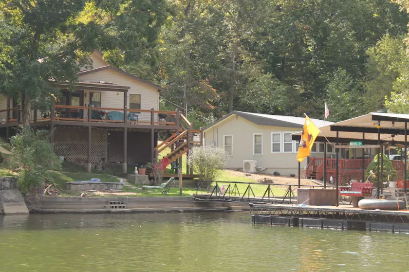 Lakefront cabin with bunkroom sleeps 8.  Quiet no wake cove. - Image 1
