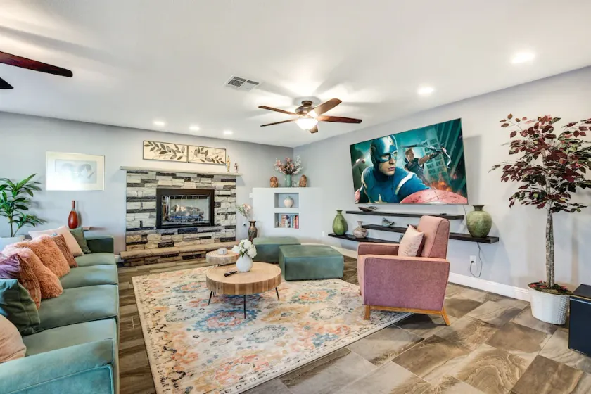 5BDRM Lux Estate- Heated Pool and Neon Arcade Room - Image 1