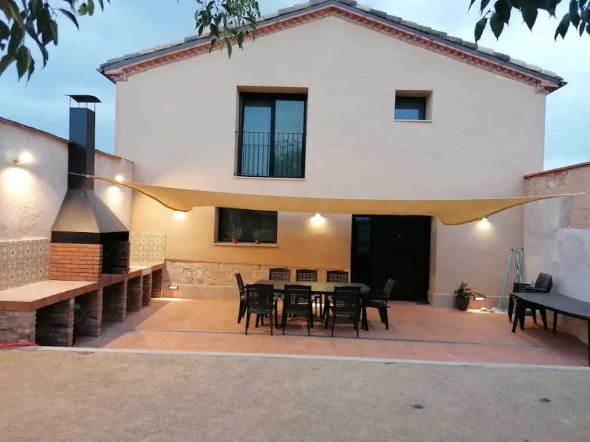 Centennial farmhouse with views of the natural area of l'Estany d'Ivars i Vila-sana!!! - Image 1