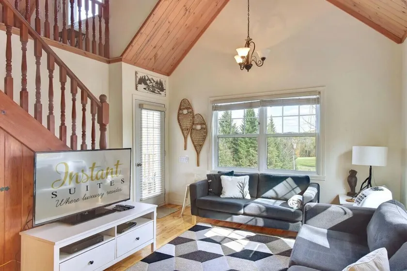 The Golf & Mountain View Retreat by Instant Suites - Image 1