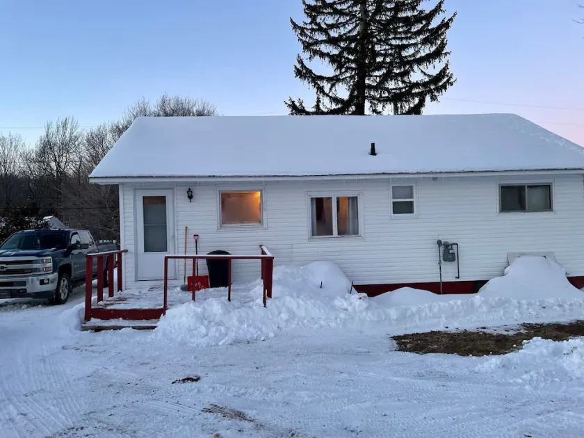 House, 3 bdrms, 1 bath, one block from snowmobile trail. - Image 1