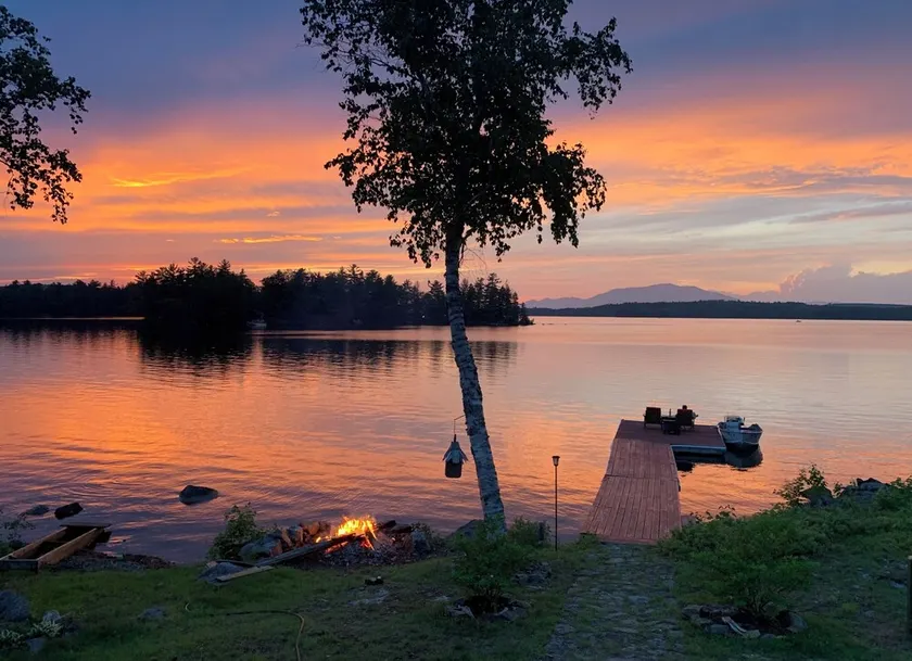 Million Dollar Lake/ Mountain/Fall Foliage Views! Exceptional Lakefront Property - Image 1