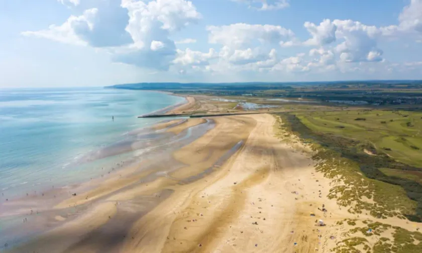 MKRJ Camber Sands Caravan - Sleeps 8, Private Parking, Dog Friendly, WiFi - Image 1