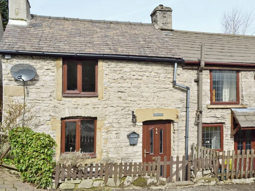 Close to the village centre with many walks and cycle routes from the doorstep. - Image 1