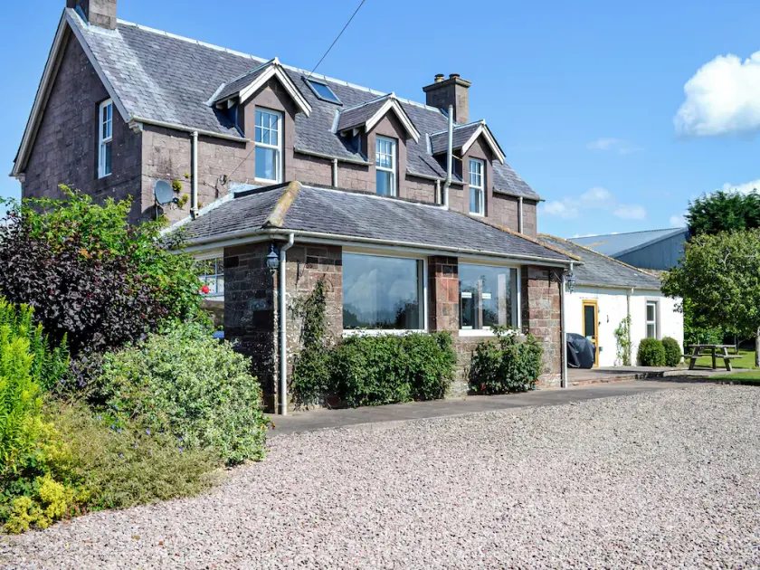 4 bedroom accommodation in Annan - Image 1