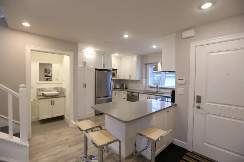 2 habitaciones 1. 5 baños Cottage Laneway privado en Kitsilano - Arbutus, Vancouver - Image 1