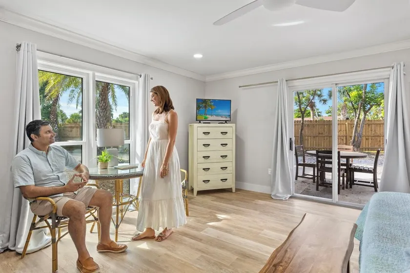Newly remodeled Parrot Nest Toucan Cottage!  Walk to beach, shops, restaurants! - Image 1
