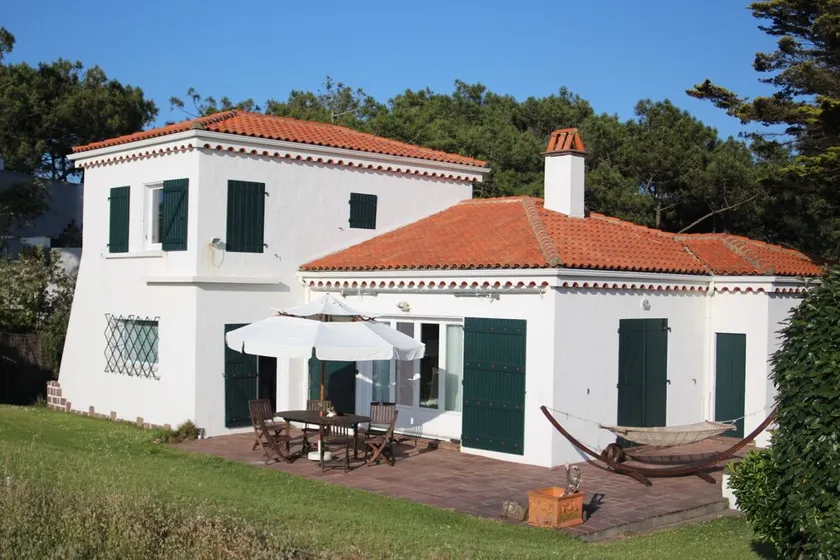Anglet Chiberta, villa d'exception sur le golf à 2 min à pied de la plage. - Image 1