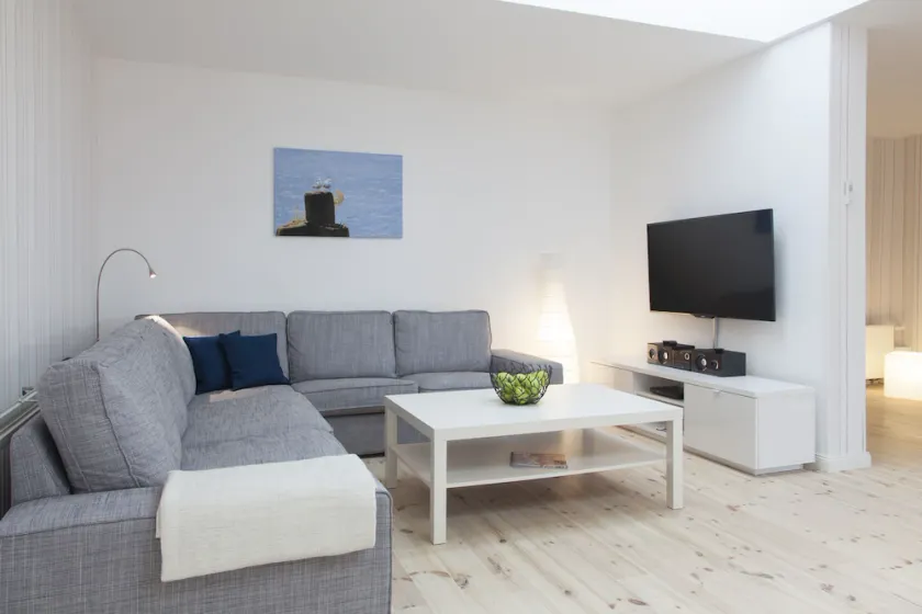 Spacious townhouse apartment in the backyard with balcony, whirlpool, sauna - Image 1