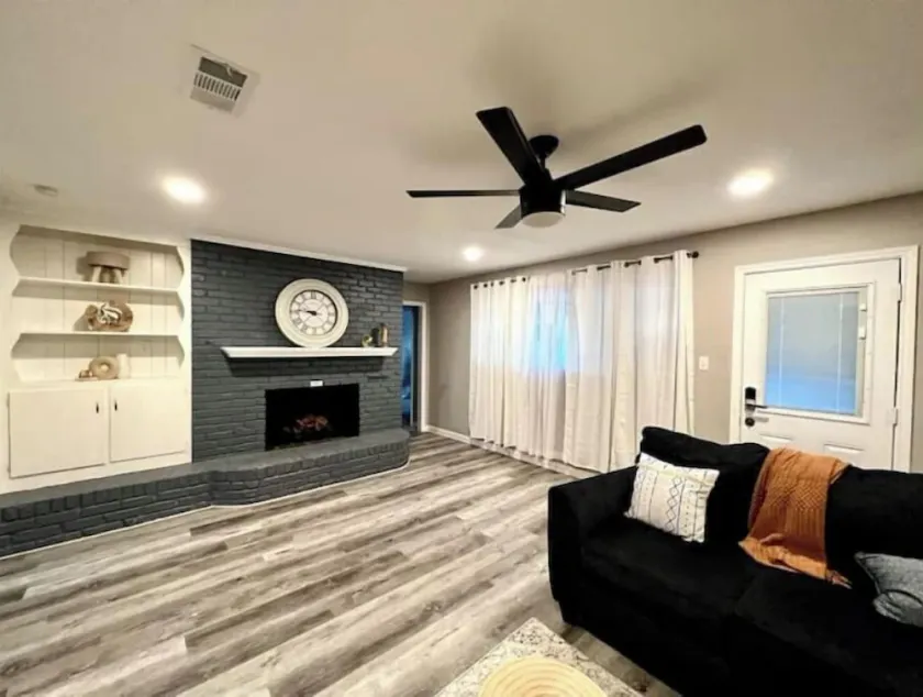 Spacious Dallas Home! Minutes from AT&T Stadium. Groups welcome - Image 1