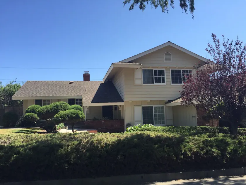 Beautiful Foothills Home with complete amenities and huge garden - Image 1