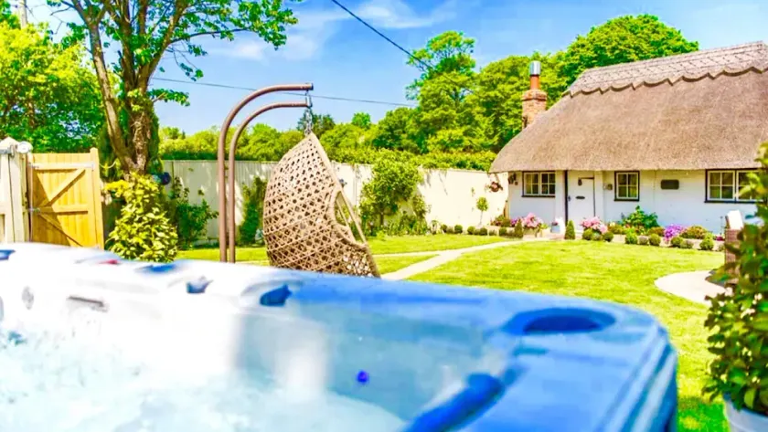 Detached Thatched Cottage in Kent sleeps 2-6 persons with  a Luxury HotTub. - Image 1