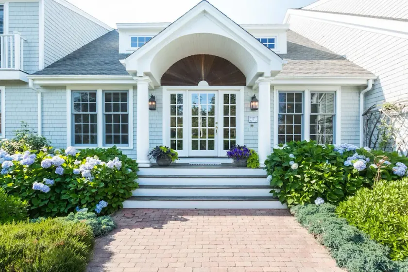 MAISON SPECTACULAIRE DE 5 BR / 3BA - À PIED DE LA PLAGE - REGARDEZ LA COLLINE! - Image 1