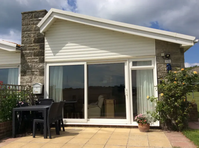 Idyllic Seaside 2bed bungalow\nBeautiful views Free Wi-Fi\nDiscount ferry crossing - Image 1