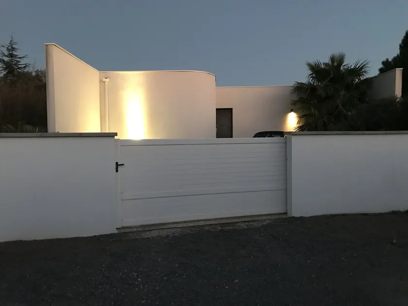Unique Modern Villa in Marseillan, private heated pool, 4 double bedrooms and AC - Image 1