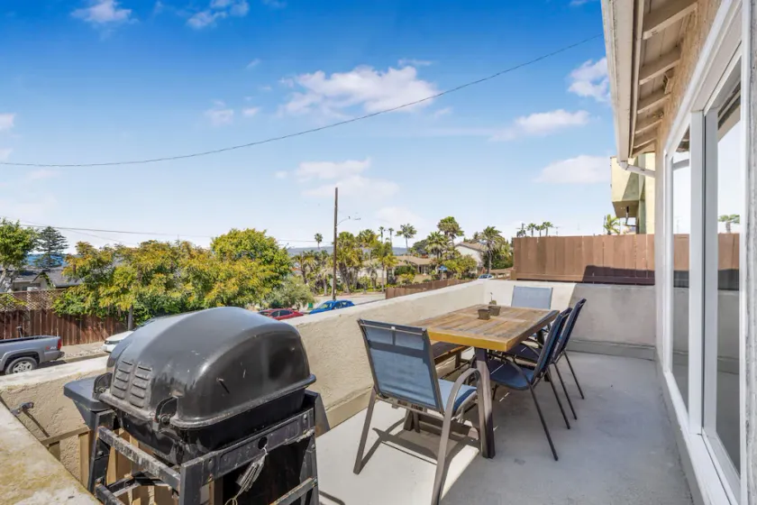 REMODELED OB HOME w/ AC, PARKING, SURFBOARDS, VIEWS - SLEEPS 8 - 3 KING BEDS - Image 1