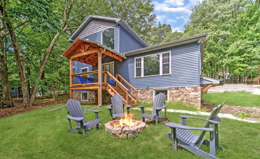 Newly renovated home on the lake! - Image 1