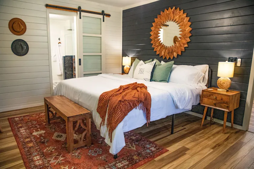 Location! Quant, Cozy & Stylish 2 Br/2Ba - Image 1