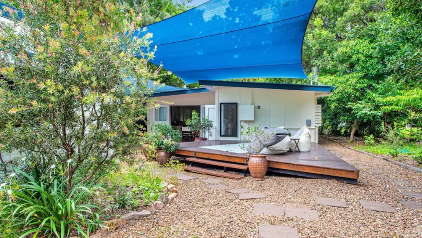 Private oasis at the base of the hills - Image 1