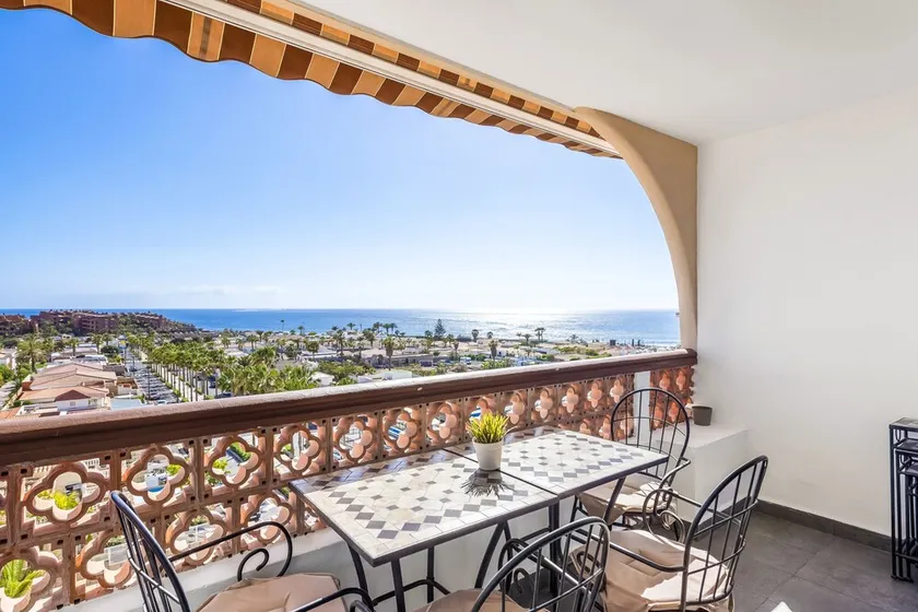 2-bedroom flat on Palm Mar beachfront with stunning view - Image 1