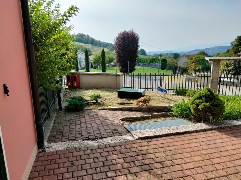 Apartment near Verona with Mountain Views - Image 1