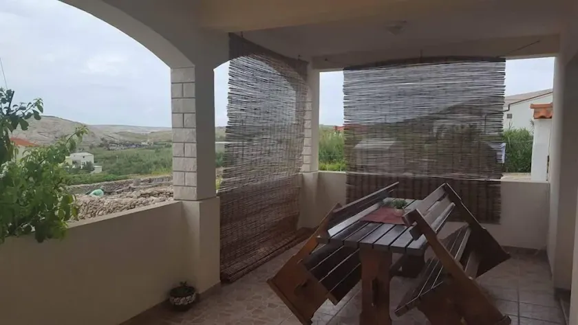 Apartamento para dos personas con una terraza Zubovici, Pag (A-9363-c) - Image 1