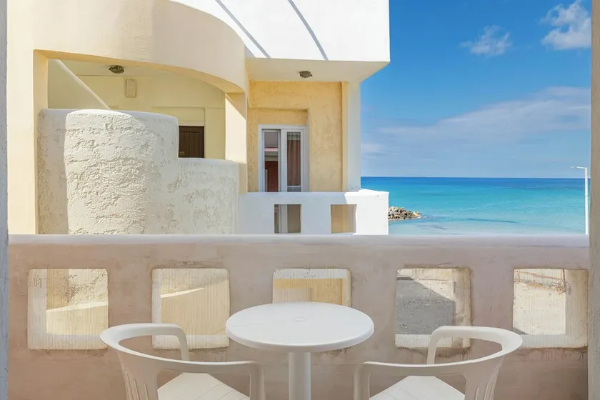 Niros Beachfront Aparthotel - Image 1
