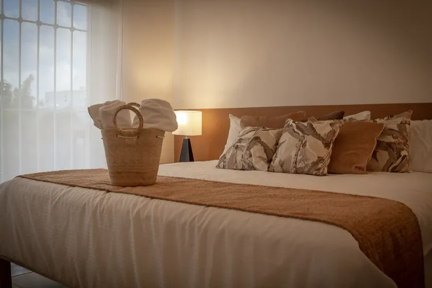 Charming fully furnished brand new home - Image 1