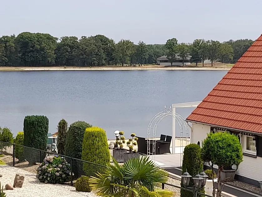 Detached vacation home by the lake near Roermond - Netherlands - Image 1
